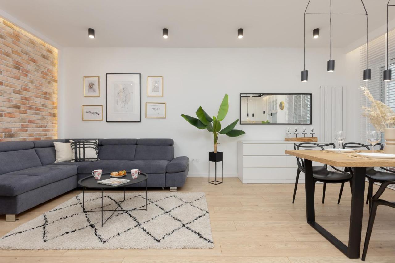 Loft Apartment With Parking In Warsaw By Noclegi Renters Екстер'єр фото